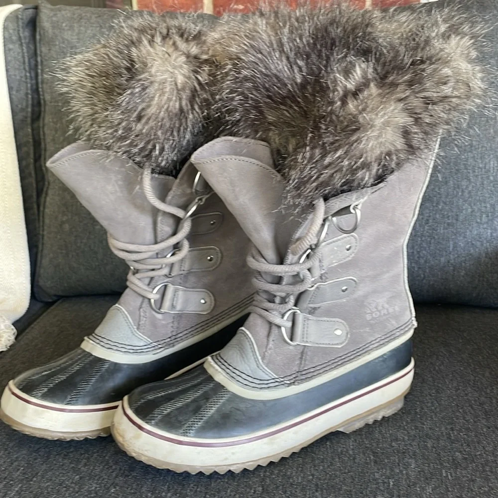 SOREL Joan of Arctic waterproof boots US 9 gray suede snow winter cruise